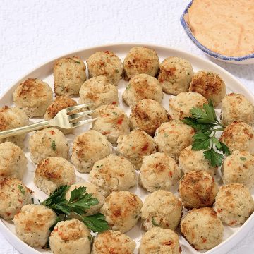 Mini Crab Cakes with Roasted Pepper Aioli (8pc)