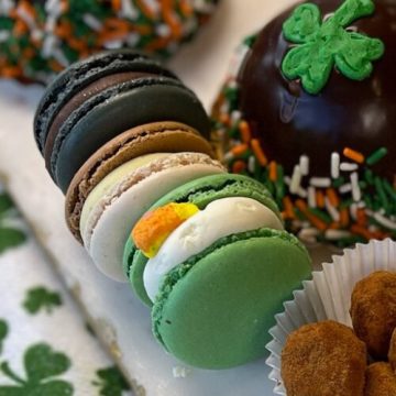 Baileys & Lucky Charms Macarons 5-Pack