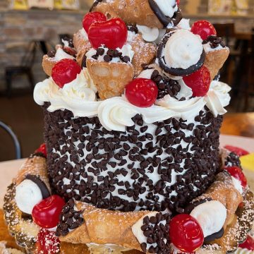 6″ Chocolate Cannoli Cake with Mini Cannoli